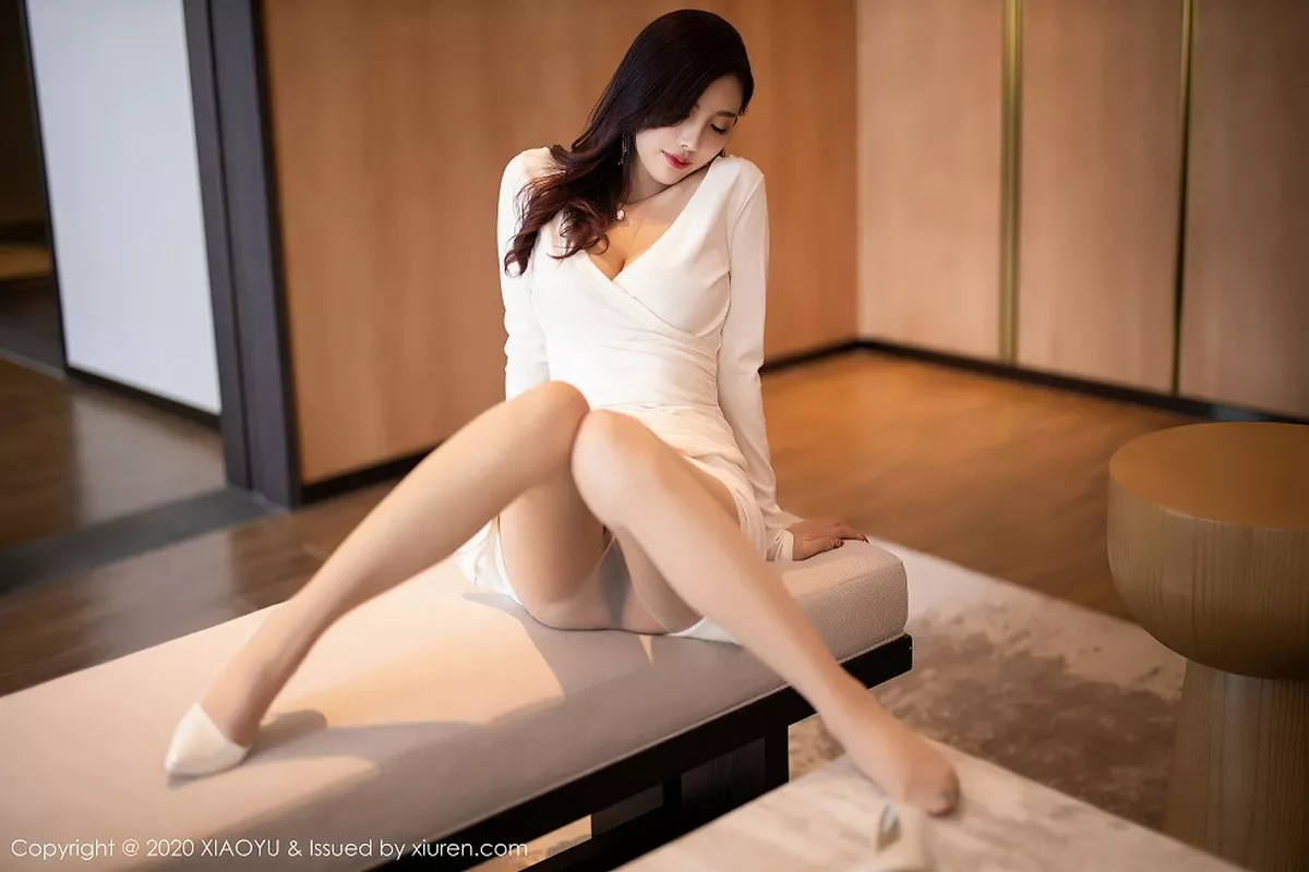 秀人集.com_[XiaoYu画语界]Vol.377_女神杨晨晨sugar阳朔旅拍典雅白色礼裙配肉丝裤袜魅惑写真76P