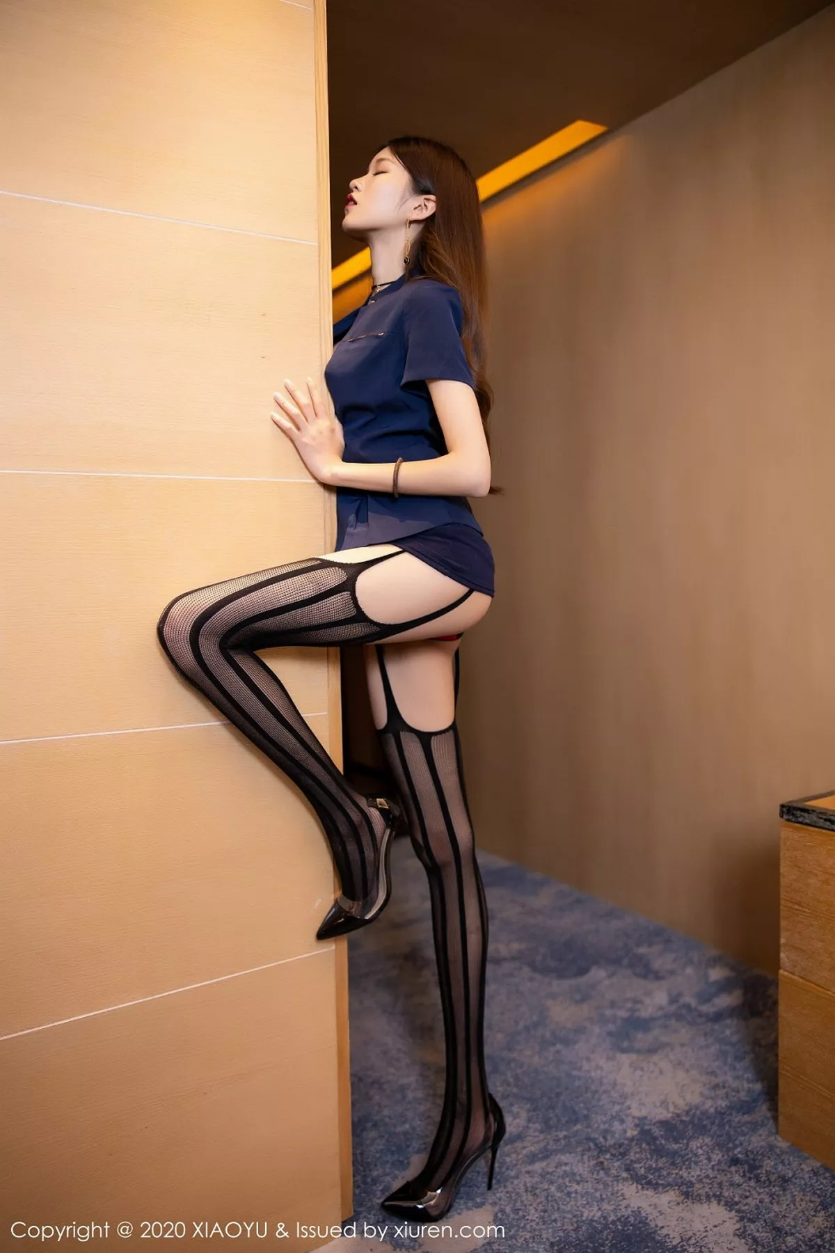 秀人集.com_[XiaoYu画语界]Vol.386_嫩模程程程私房性感红色内衣配条纹吊带黑丝极致魅惑写真68P