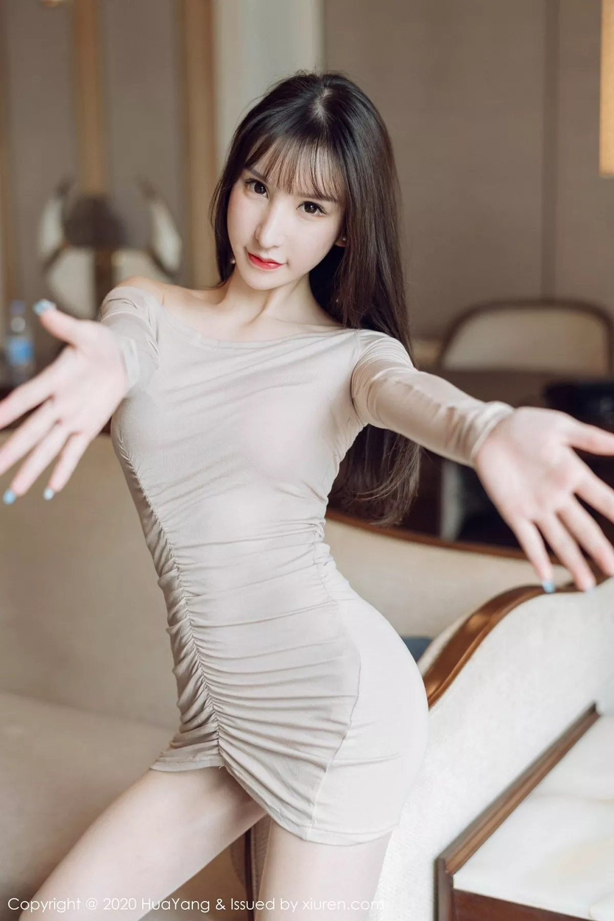 秀人集.com_[HuaYang花漾]Vol.305_女神周于希Sandy西双版纳旅拍米色连身裙秀完美身材诱惑写真72P