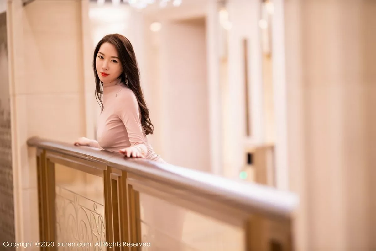 秀人集.com_[XiuRen秀人网]No.2677_嫩模梦心月心愿旅拍私房粉色礼裙配肉丝裤袜秀翘臀极致诱惑写真91P