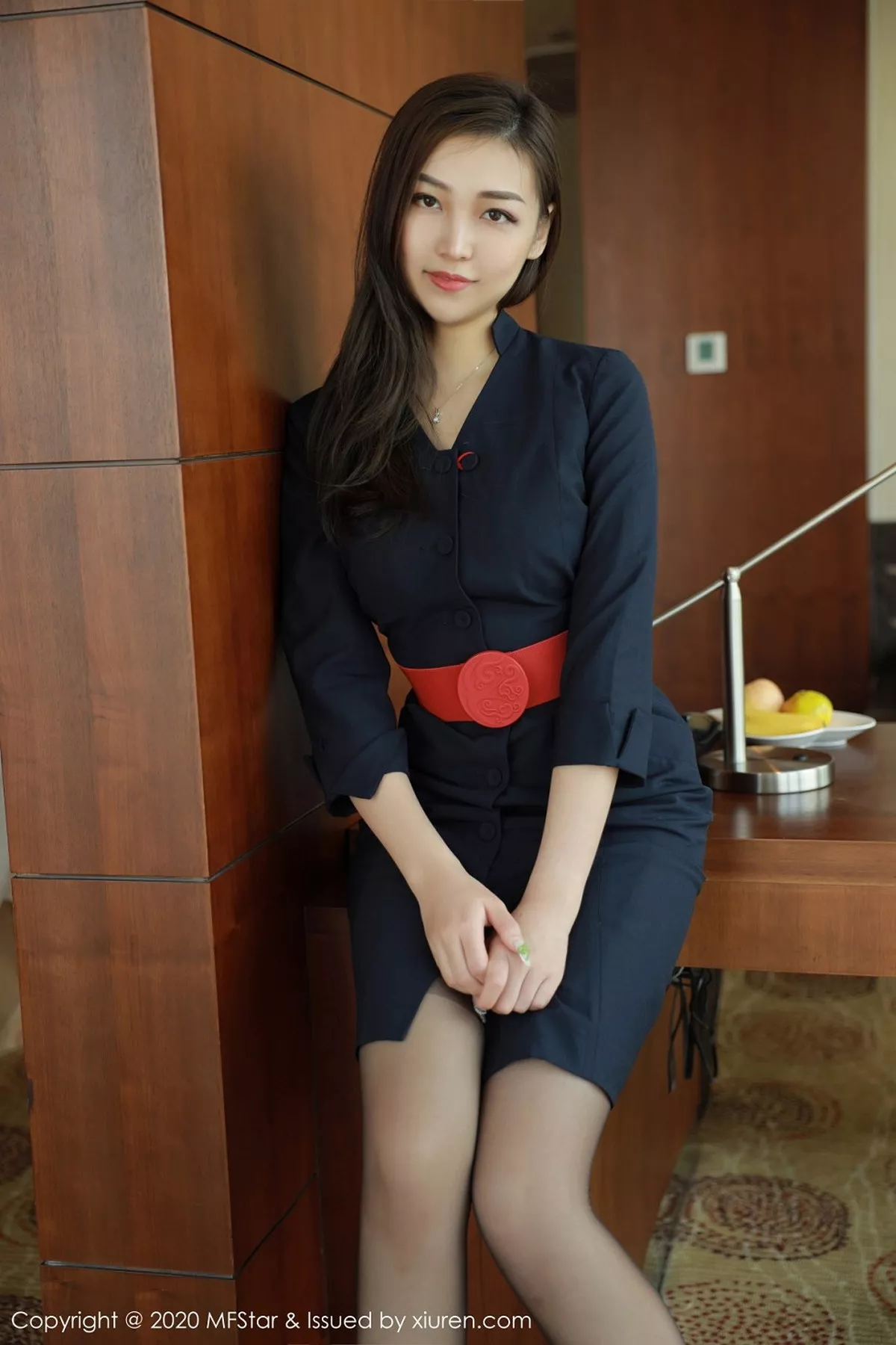 秀人集.com_[MFStar模范学院]Vol.404_嫩模郑颖姗空乘制服主题黑色蕾丝内衣配吊带黑丝诱惑写真50P