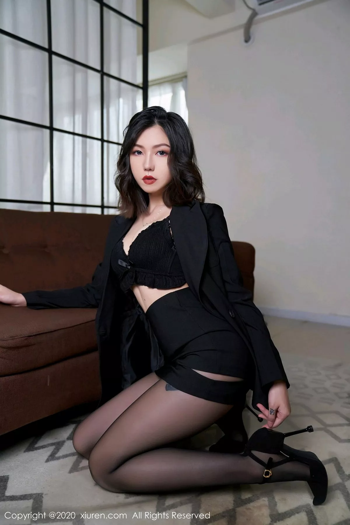 秀人集.com_[XiuRen秀人网]No.2711_模特舌尖上的菊花私房黑衣主题半脱露性感内衣黑丝裤袜诱惑写真70P