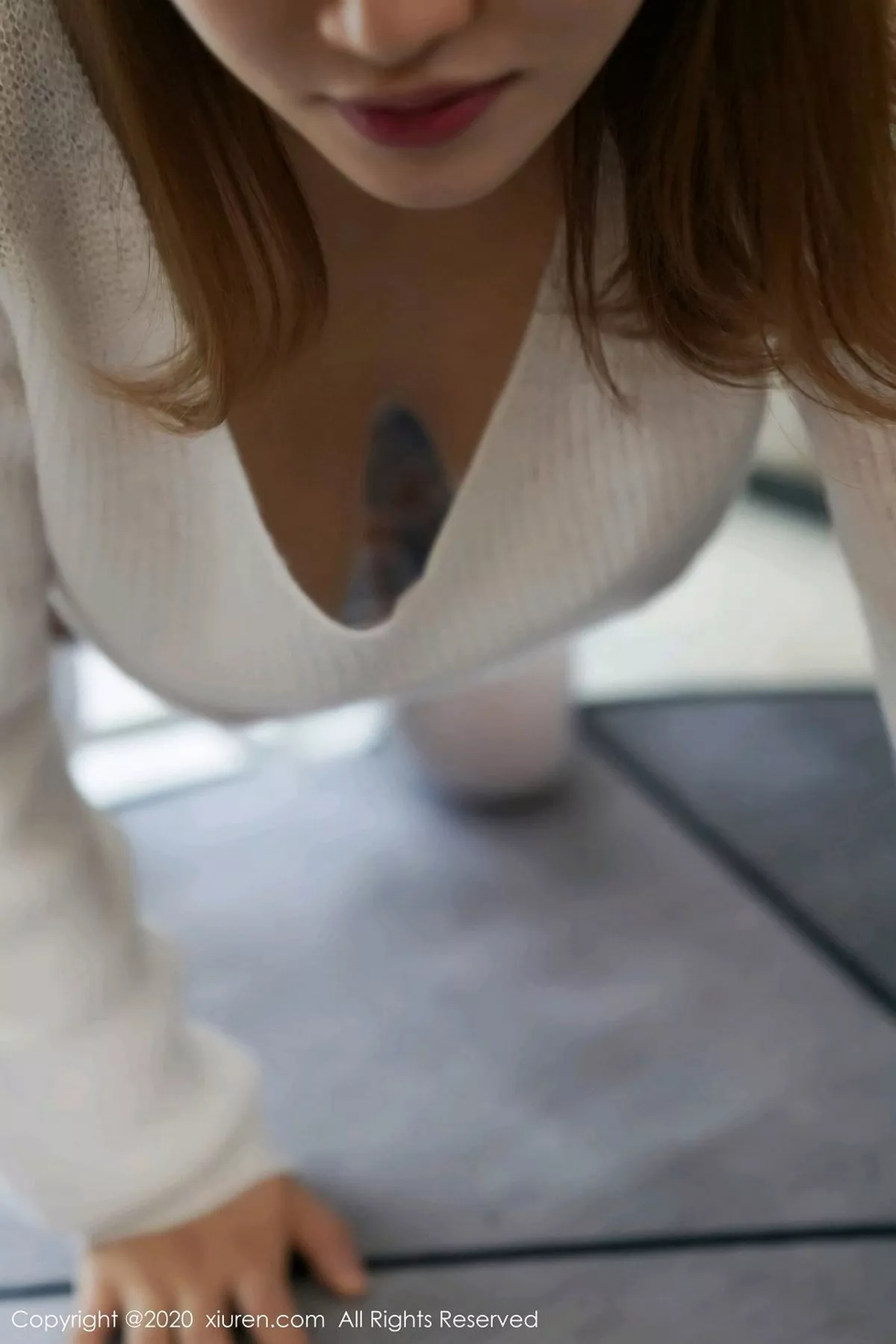 秀人集.com_[XiuRen秀人网]No.2715_嫩模周大萌私房针织毛衣配JK短裙露白嫩翘臀极致诱惑写真50P