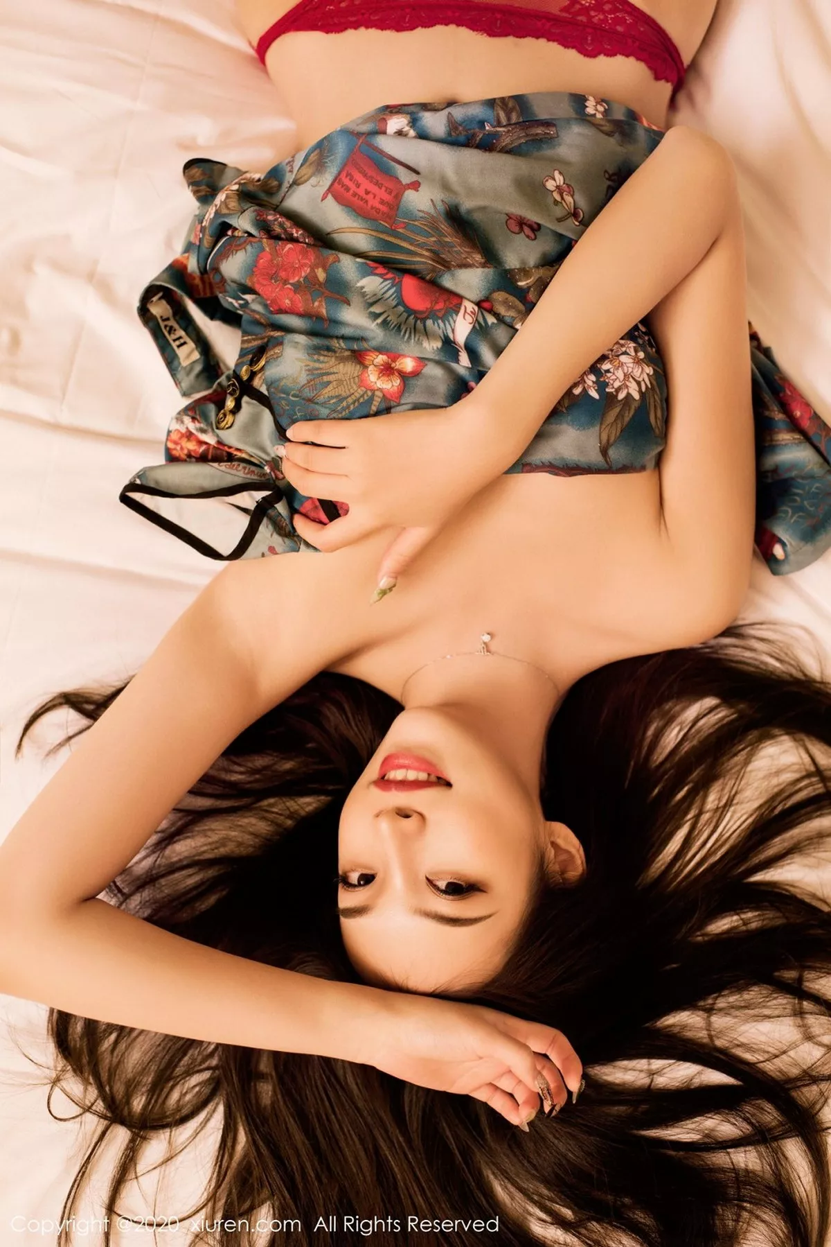 秀人集.com_[XiuRen秀人网]No.2712_嫩模郑颖姗酒店脱韵味旗袍露红色内衣黑丝网袜秀美腿诱惑写真50P