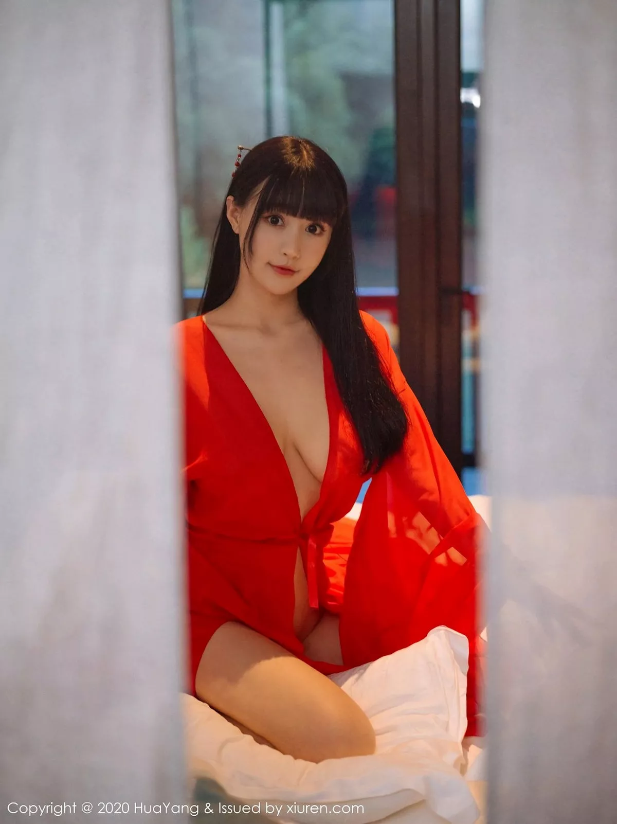 秀人集.com_[HuaYang花漾]Vol.310_女神朱可儿Flower杭州旅拍鲜红古典长裙包裹火辣胴体诱惑写真70P