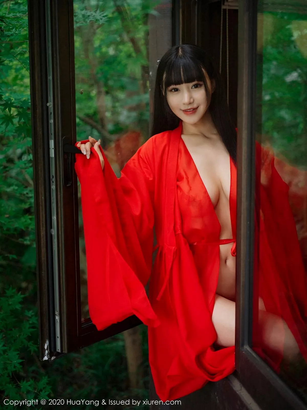 秀人集.com_[HuaYang花漾]Vol.310_女神朱可儿Flower杭州旅拍鲜红古典长裙包裹火辣胴体诱惑写真70P