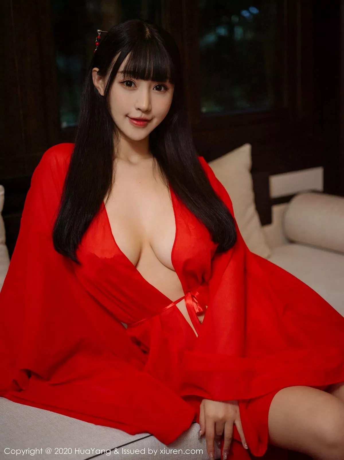 秀人集.com_[HuaYang花漾]Vol.310_女神朱可儿Flower杭州旅拍鲜红古典长裙包裹火辣胴体诱惑写真70P