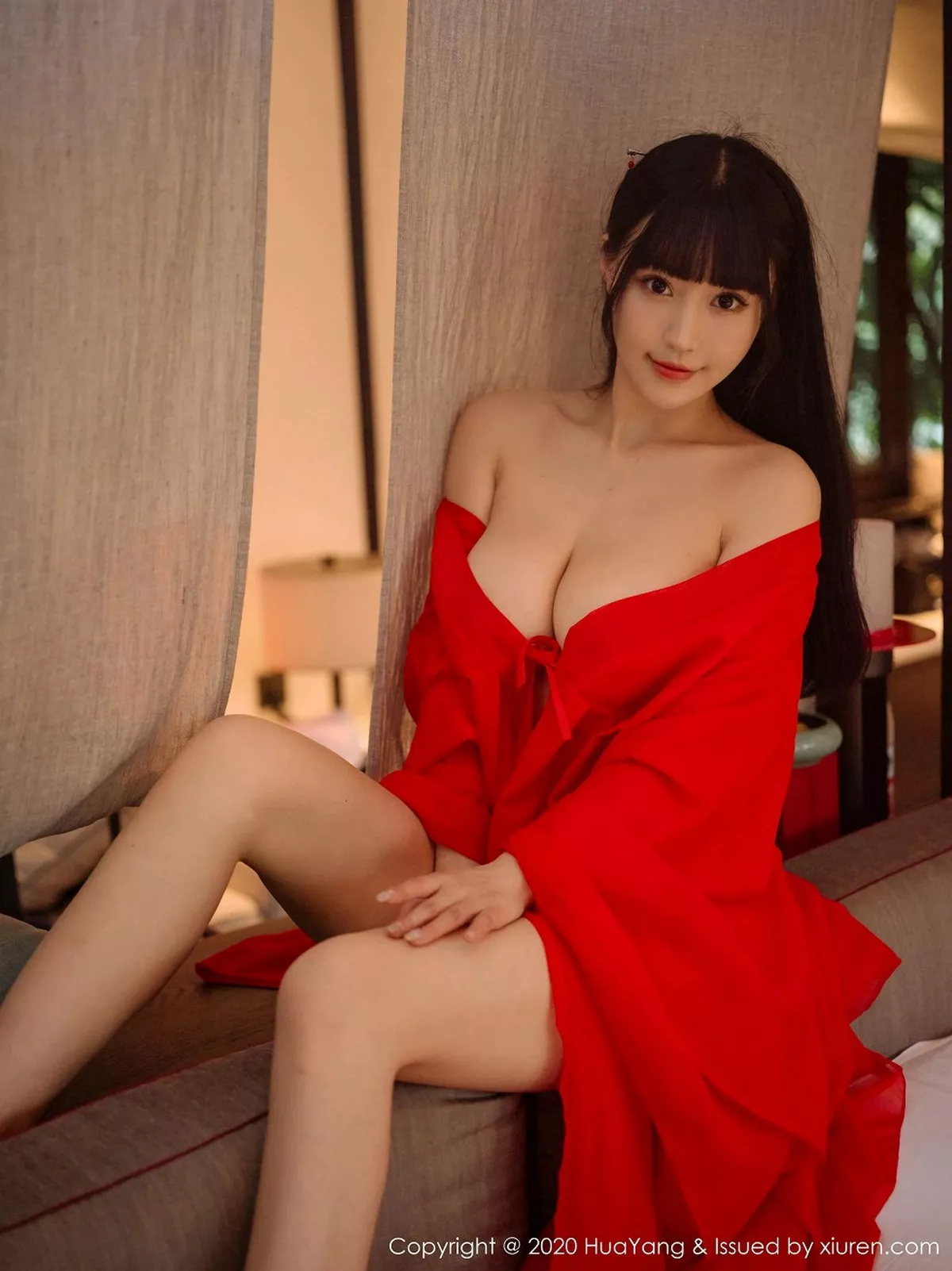 秀人集.com_[HuaYang花漾]Vol.310_女神朱可儿Flower杭州旅拍鲜红古典长裙包裹火辣胴体诱惑写真70P