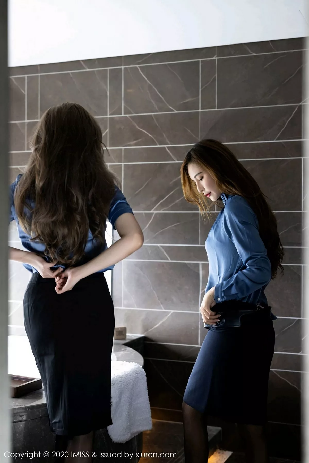 秀人集.com_[IMISS爱蜜社]Vol.519_丽质模特Lavinia肉肉＆Jermy典雅OL短裙配黑丝裤袜诱惑写真55P