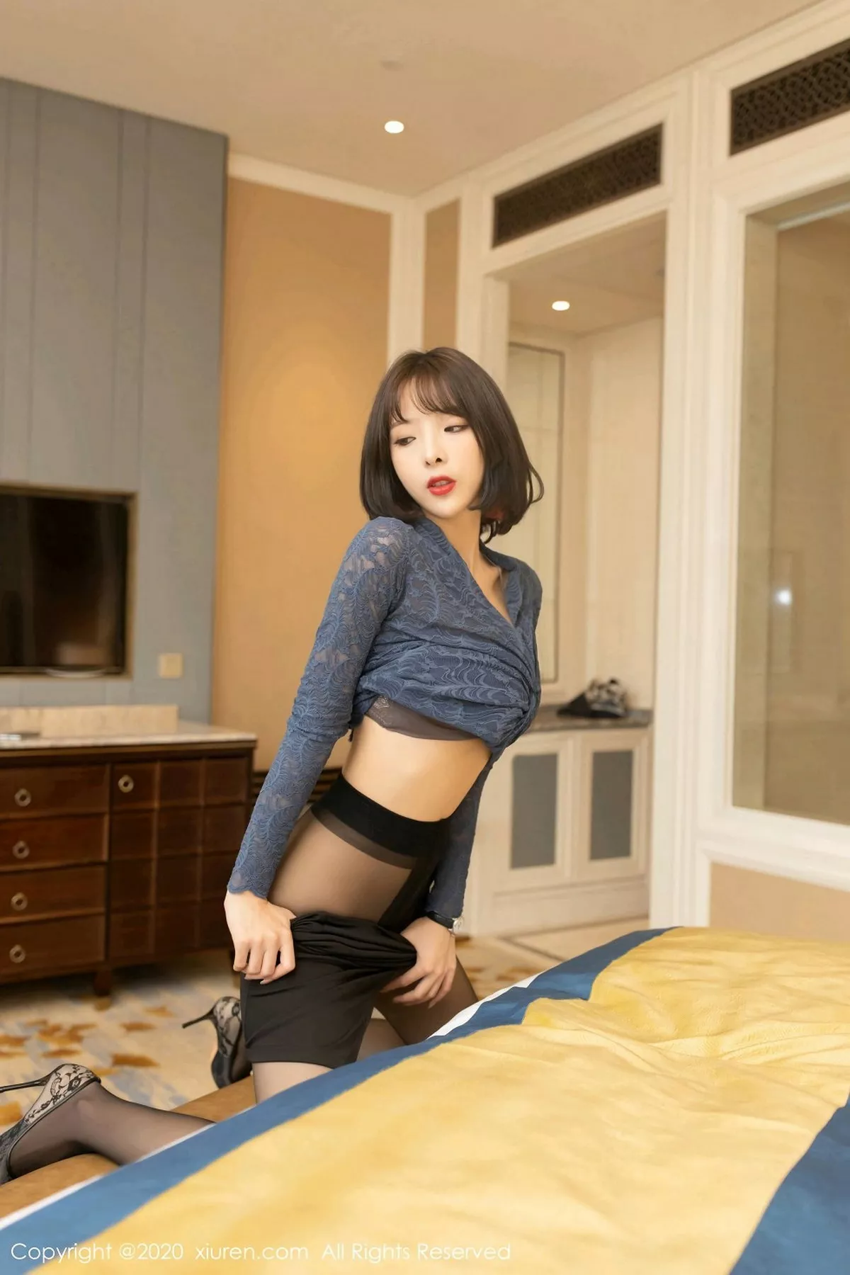 秀人集.com_[XiuRen秀人网]No.2728_嫩模陈小喵私房床上无内黑丝裤袜秀翘臀屁沟撩人姿势诱惑写真81P