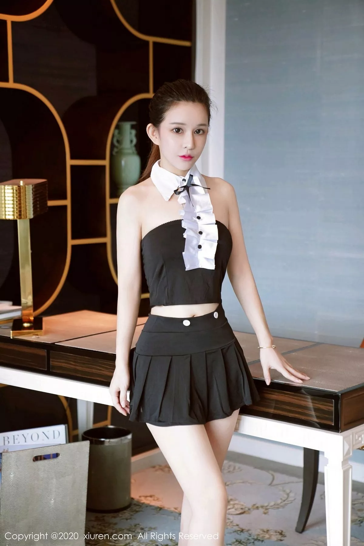 秀人集.com_[XiuRen秀人网]No.2729_嫩模张雨萌上海心愿旅拍性感短裙配超薄肉丝裤袜朦胧诱惑写真42P