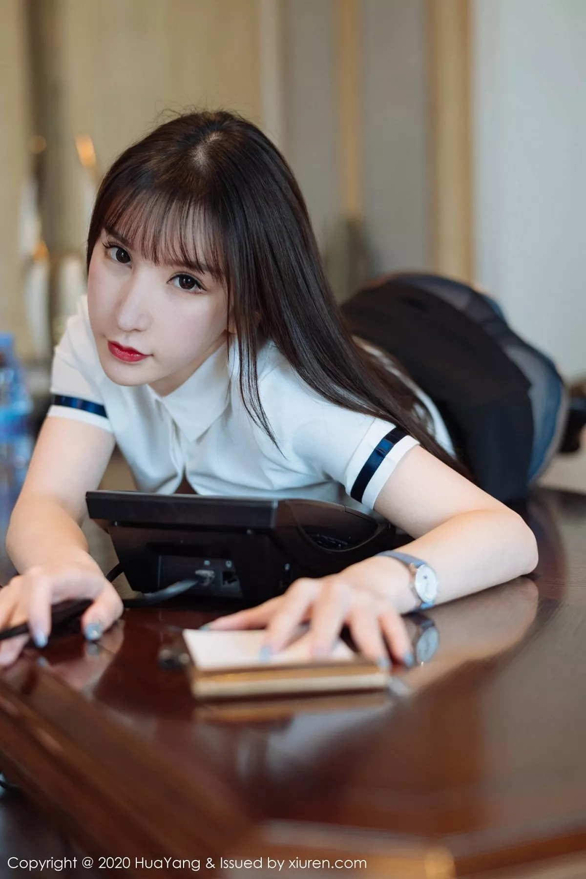 秀人集.com_[HuaYang花漾]Vol.312_女神周于希Sandy西双版纳旅拍黑短裙配开档黑丝裤袜诱惑写真63P