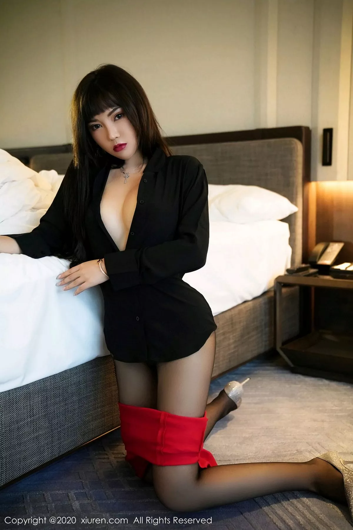 秀人集.com_[XiuRen秀人网]No.2738_嫩模萌汉药baby上海旅拍红色短裙配无内黑丝裤袜秀翘臀诱惑写真50P