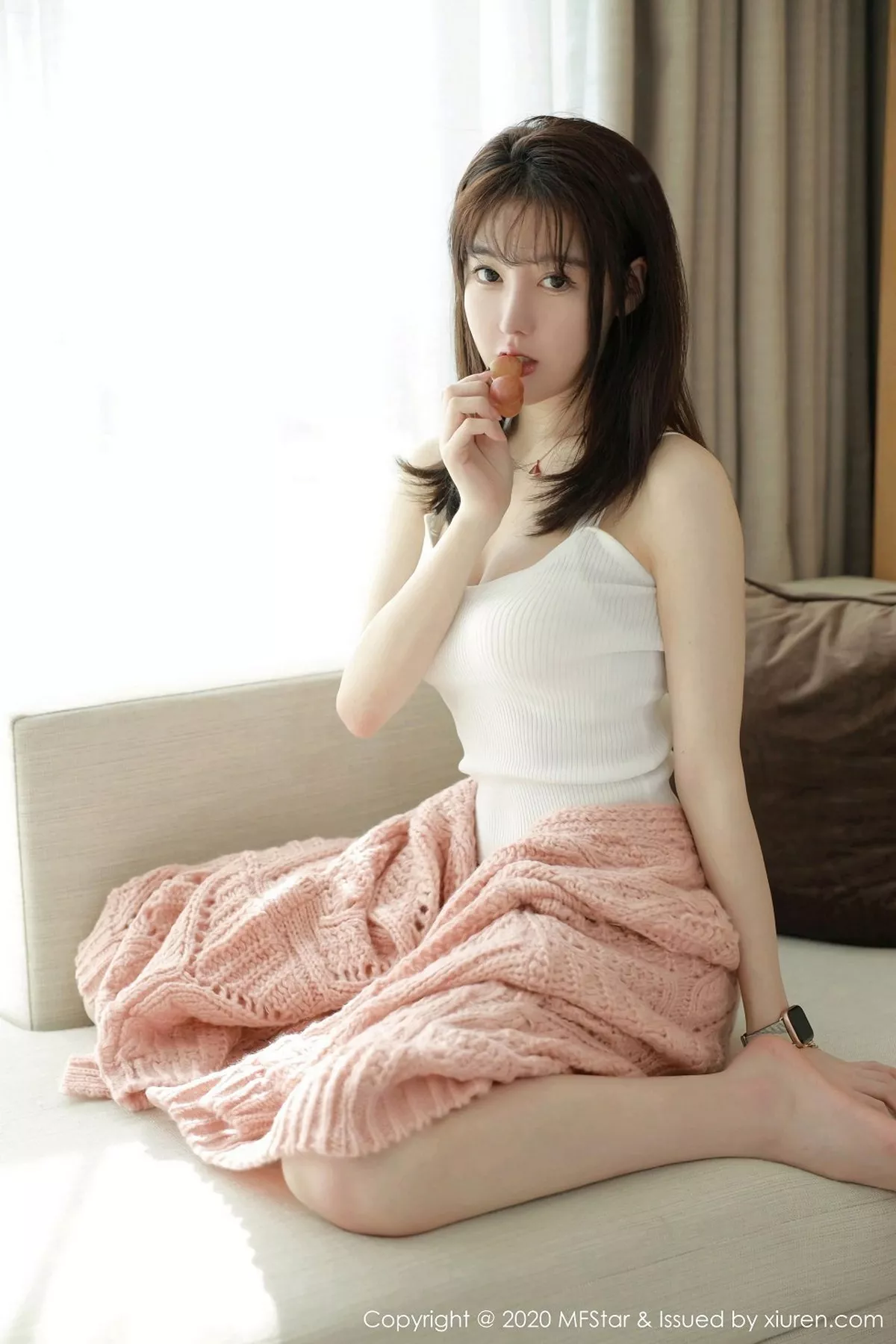 秀人集.com_[MFStar模范学院]Vol.410_嫩模薛琪琪sandy四川旅拍白色吊带配草莓内裤诱惑写真49P