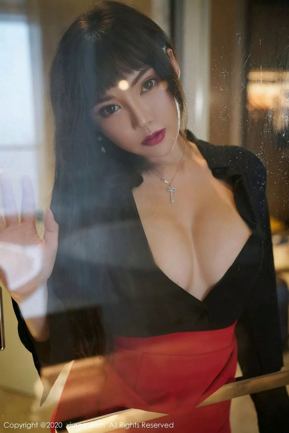 秀人集.com_[XiuRen秀人网]No.2738_嫩模萌汉药baby上海旅拍红色短裙配无内黑丝裤袜秀翘臀诱惑写真50P