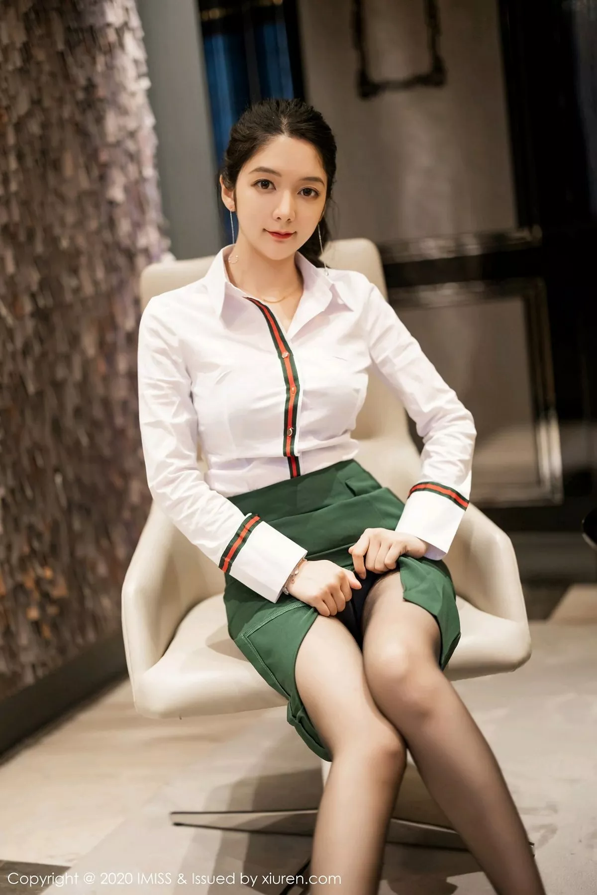 秀人集.com_[IMISS爱蜜社]Vol.521_女神Angela小热巴都市风格职业OL主题半脱内衣露豪乳诱惑写真54P