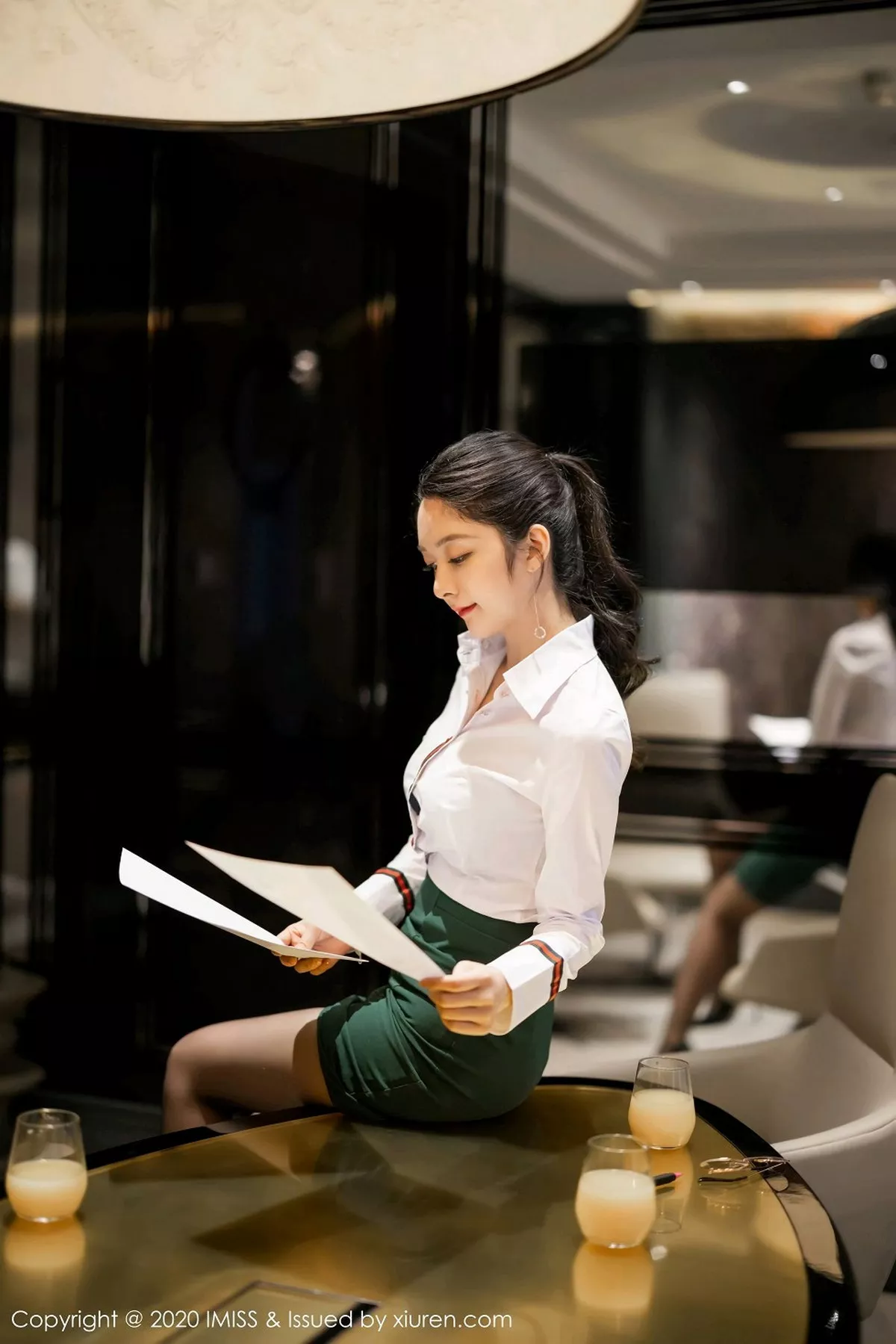 秀人集.com_[IMISS爱蜜社]Vol.521_女神Angela小热巴都市风格职业OL主题半脱内衣露豪乳诱惑写真54P