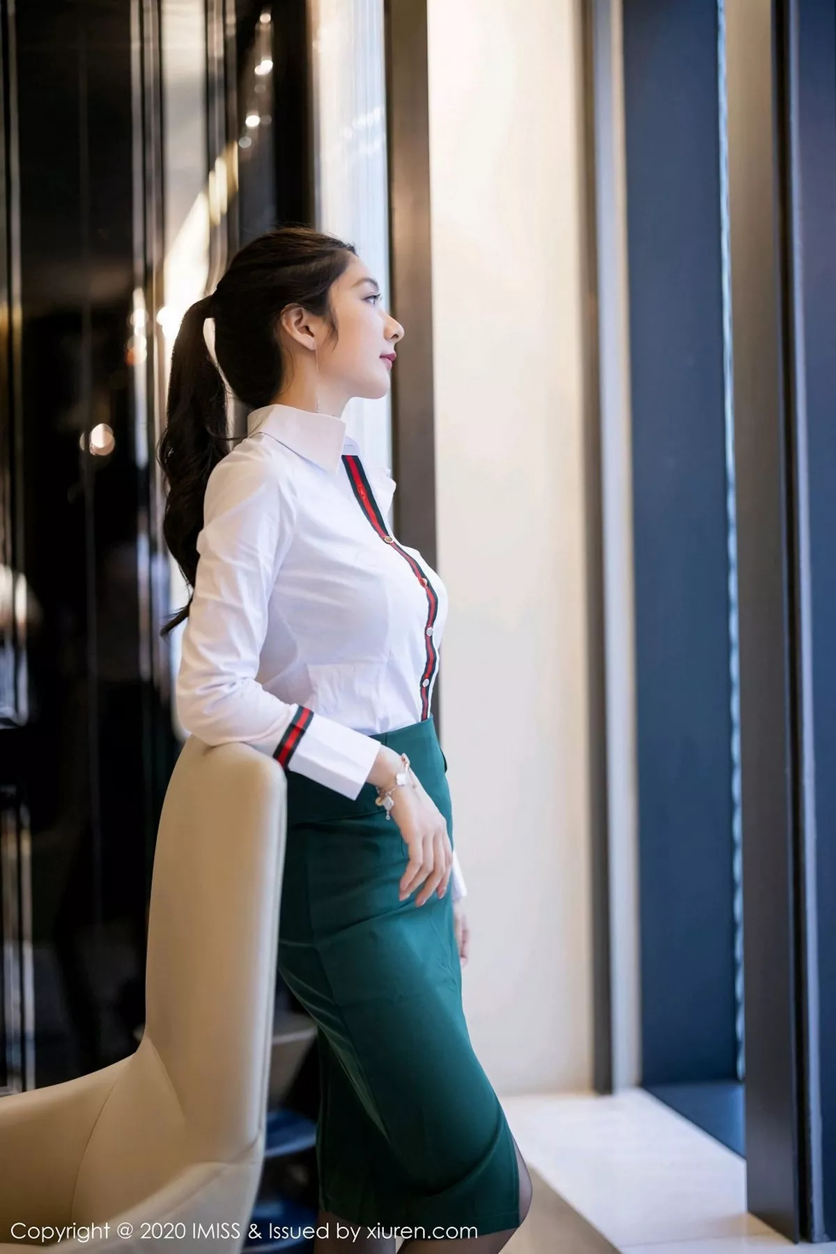 秀人集.com_[IMISS爱蜜社]Vol.521_女神Angela小热巴都市风格职业OL主题半脱内衣露豪乳诱惑写真54P