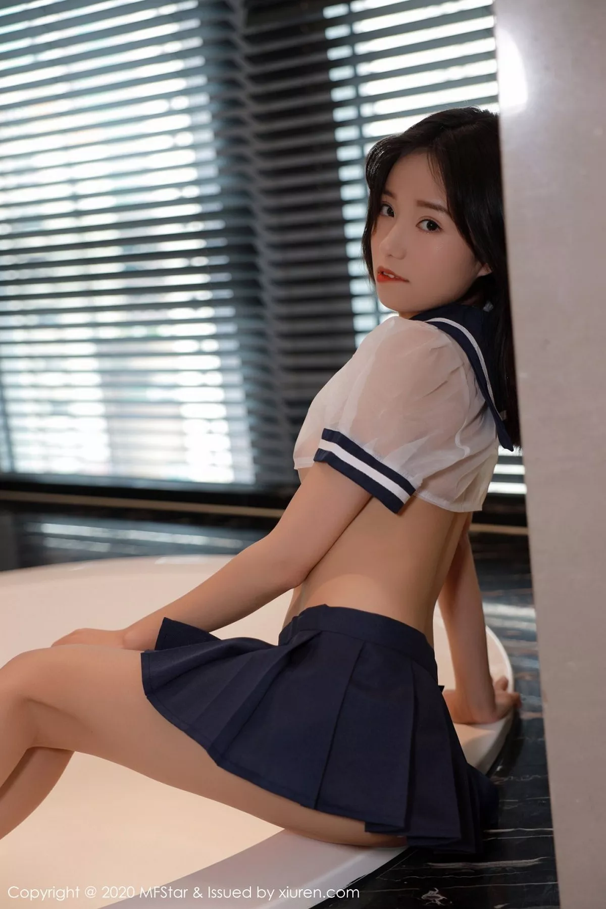 秀人集.com_[MFStar模范学院]Vol.412_嫩模仓井优香浴室校服主题超薄湿身透视秀完美身材诱惑写真45P