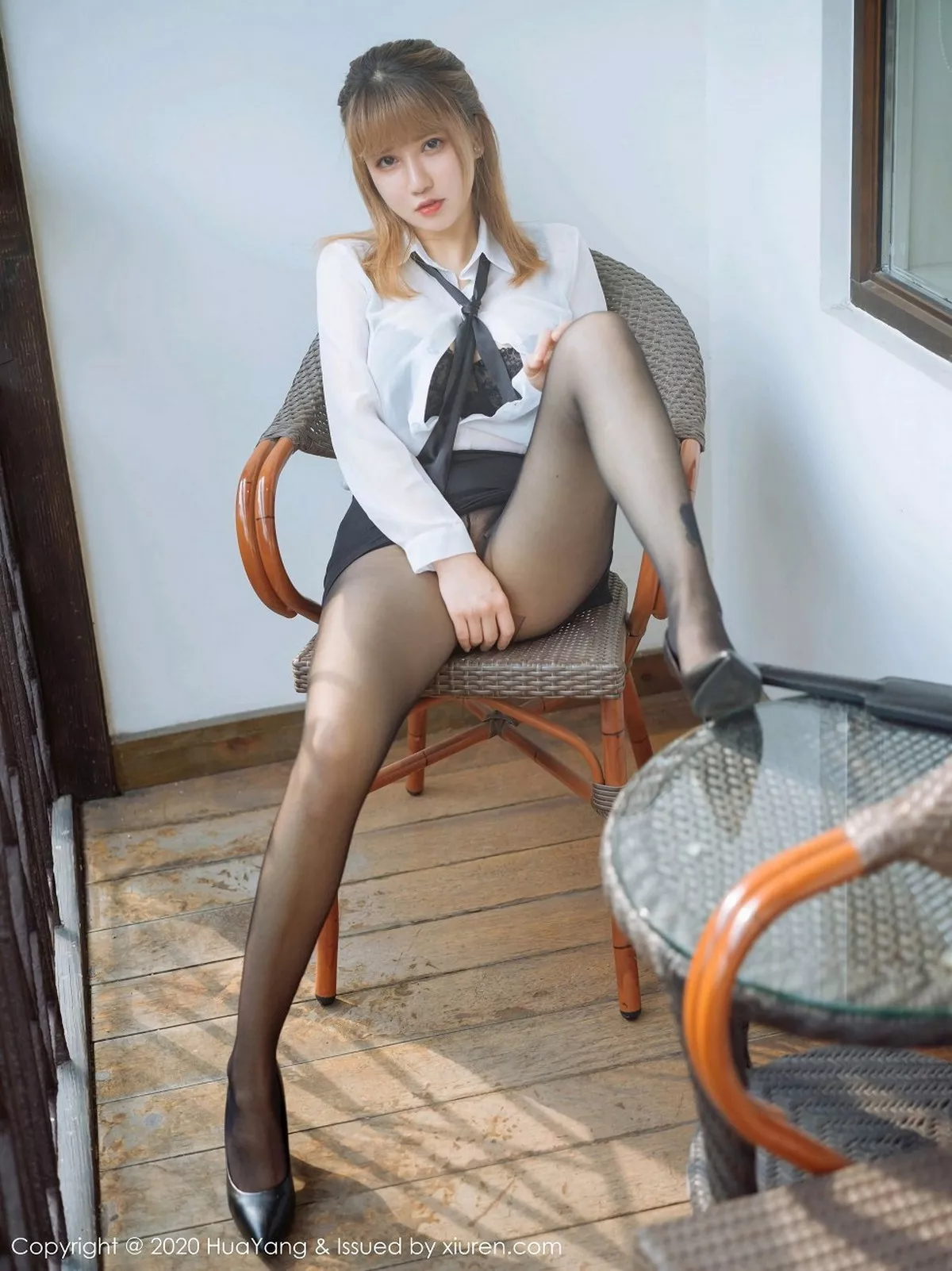 秀人集.com_[HuaYang花漾]Vol.316_嫩模周大萌杭州旅拍职场秘书0L主题超薄黑丝裤袜迷人诱惑写真40P