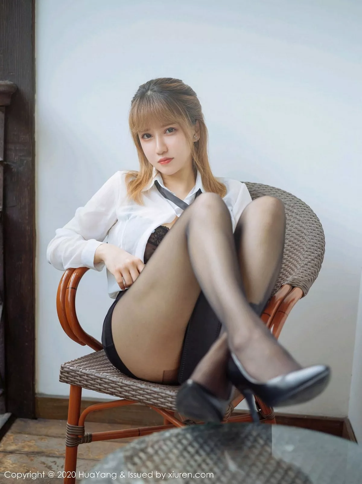 秀人集.com_[HuaYang花漾]Vol.316_嫩模周大萌杭州旅拍职场秘书0L主题超薄黑丝裤袜迷人诱惑写真40P