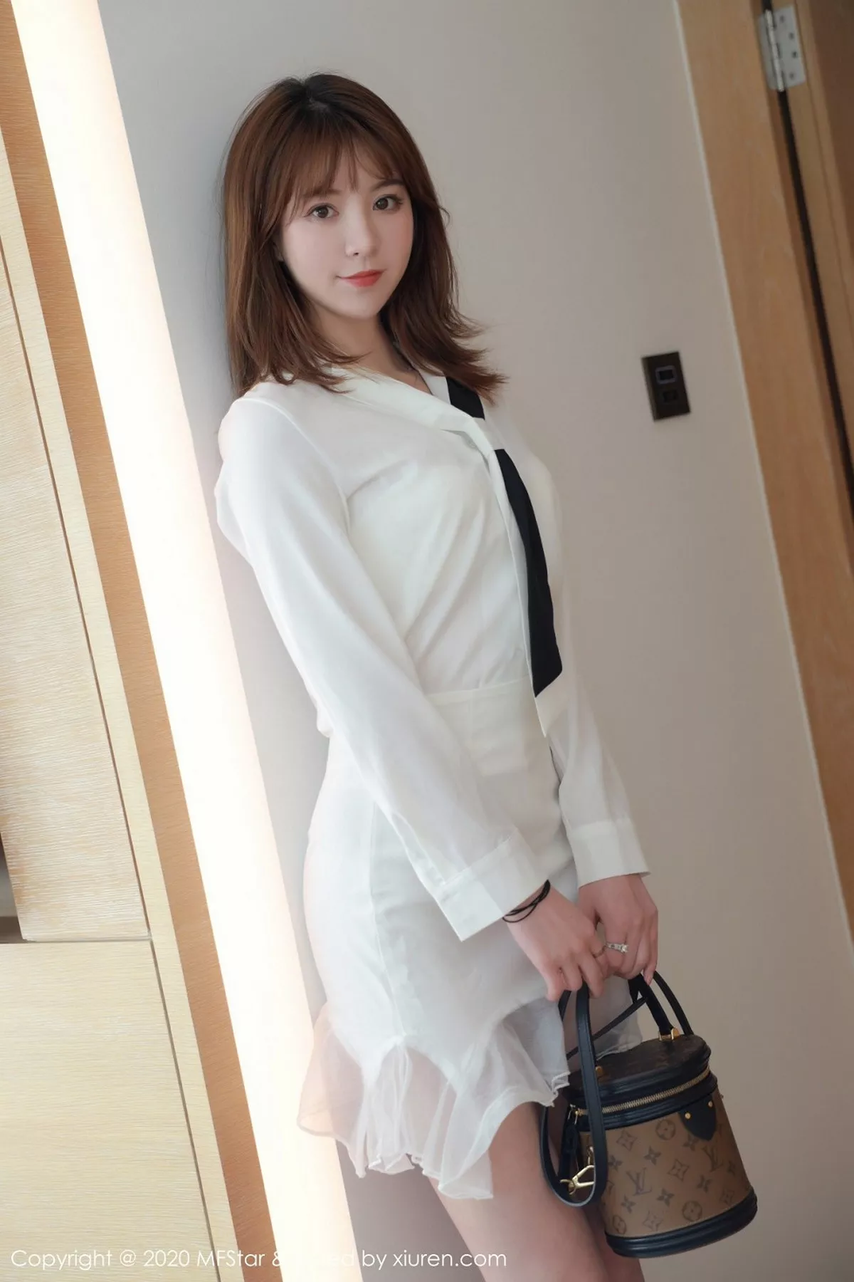 秀人集.com_[MFStar模范学院]Vol.400_嫩模yoo优优四川旅拍洁白通透套装露雪白肌肤明艳动人写真63P