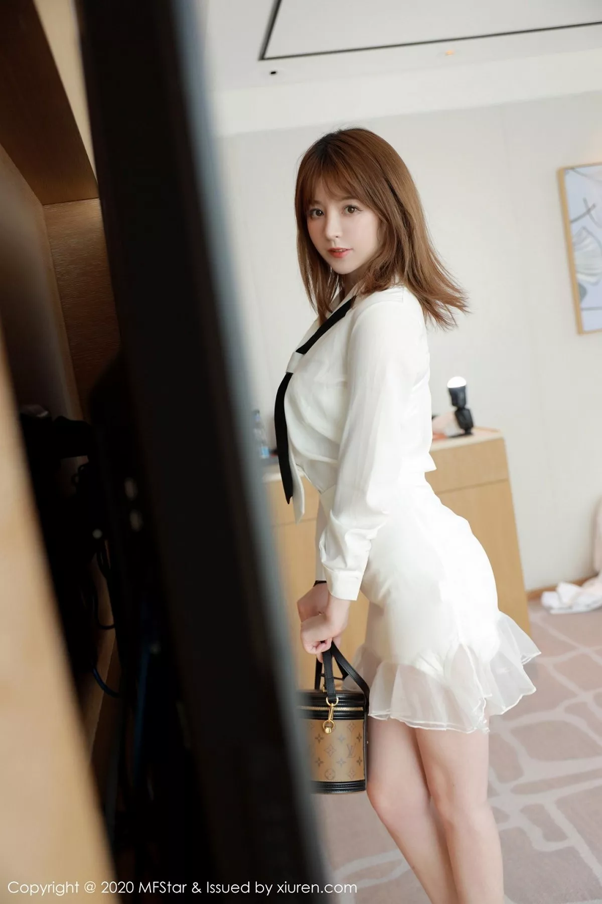 秀人集.com_[MFStar模范学院]Vol.400_嫩模yoo优优四川旅拍洁白通透套装露雪白肌肤明艳动人写真63P