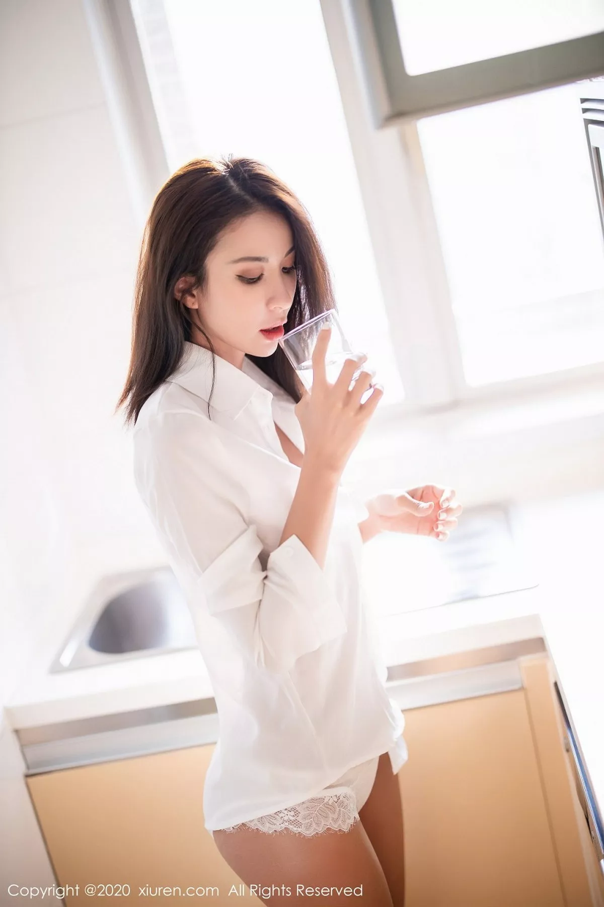 秀人集.com_[XiuRen秀人网]No.2813_美女Carry私房性感白衬衣配白色蕾丝内衣秀玲珑身材诱惑写真66P