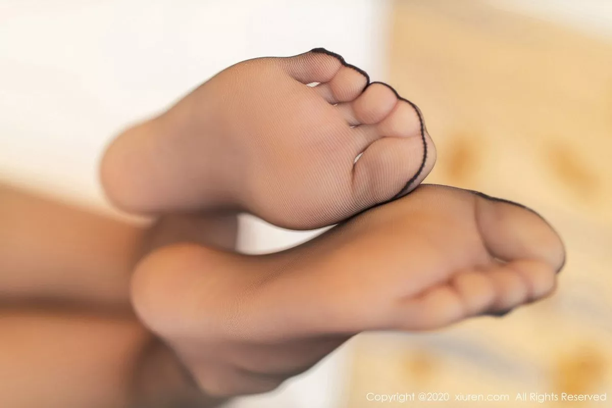 秀人集.com_[XiuRen秀人网]No.2815_嫩模唐安琪空乘制服主题下班半脱露黑色内衣配黑丝裤袜诱惑写真62P