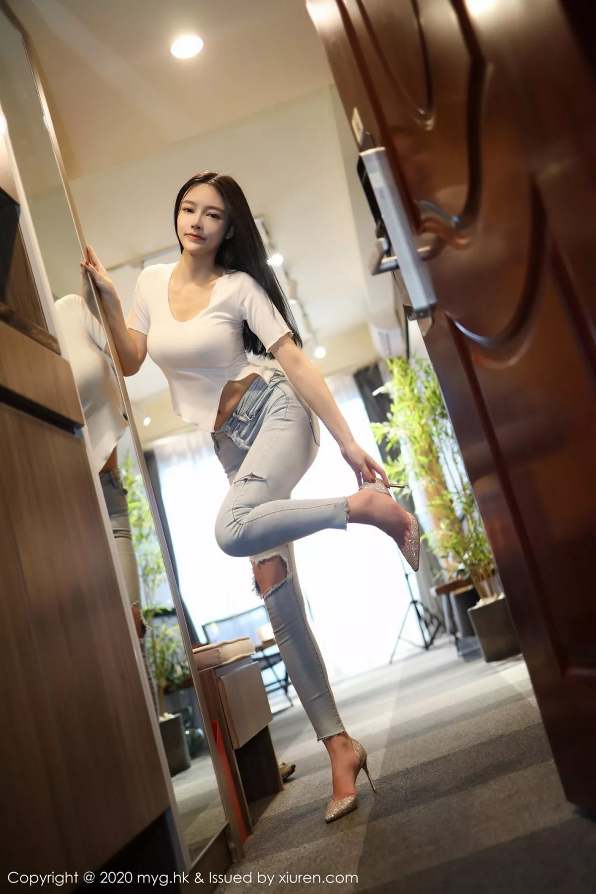 秀人集.com_[MyGirl美媛馆]Vol.459_女神唐琪儿私房破烂紧身牛仔裤半脱露翘臀撩人诱惑写真72P