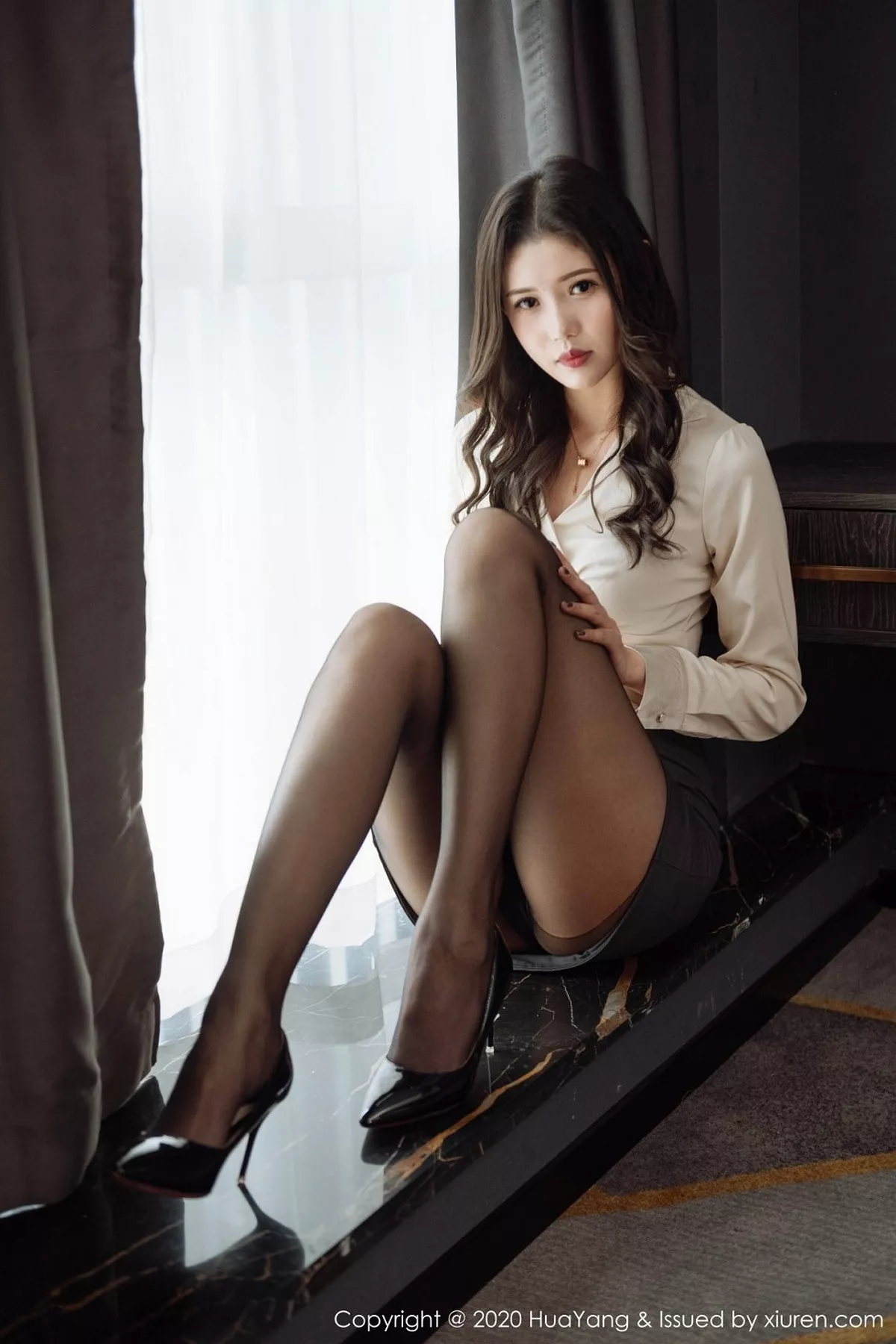 秀人集.com_[HuaYang花漾]Vol.328_嫩模陈一涵都市丽人OL风主题性感短裙配黑丝裤袜诱惑写真51P