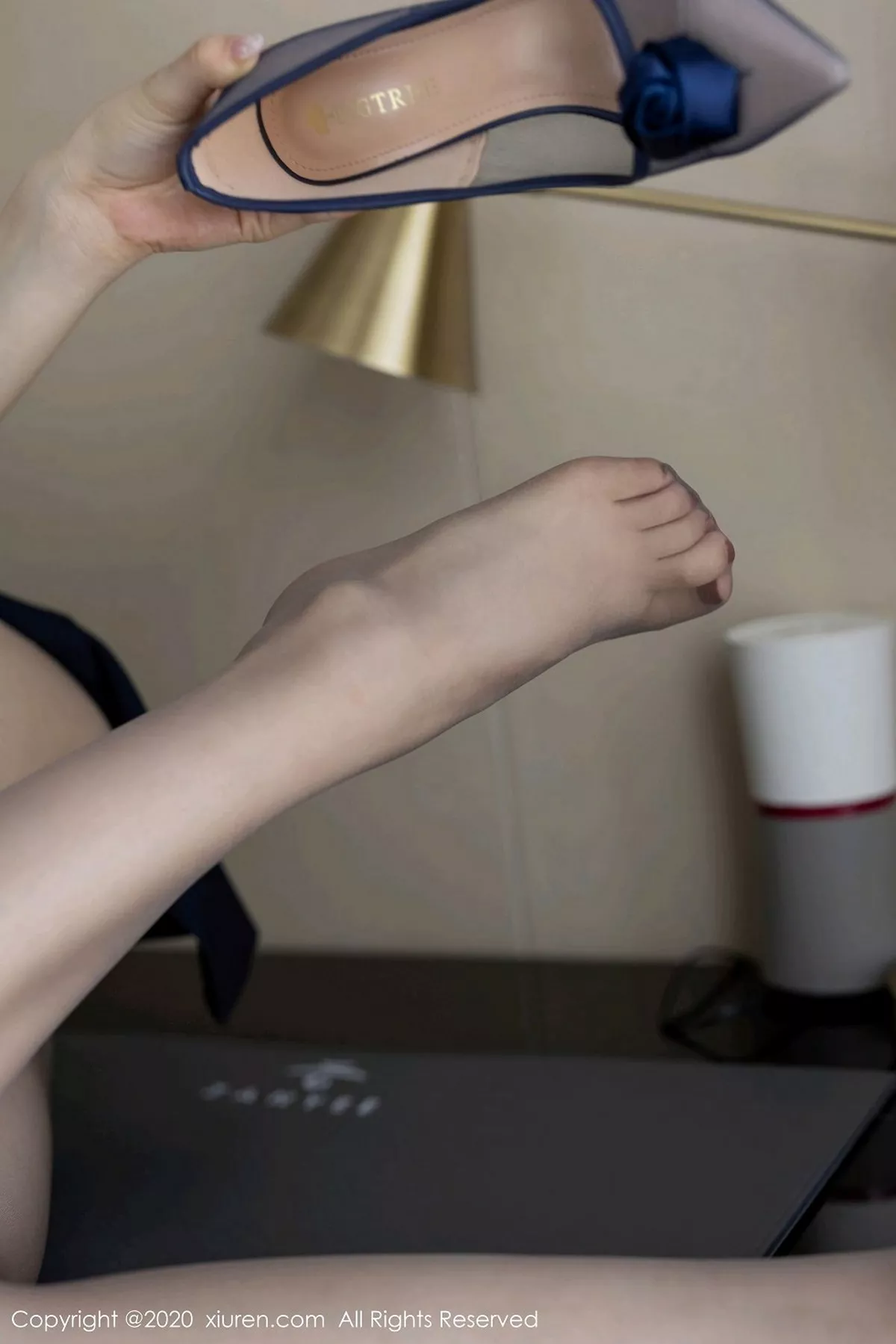 秀人集.com_[XiuRen秀人网]No.2838_嫩模言沫经典职场制服主题半脱露肉色内衣黑丝裤袜迷人诱惑写真58P