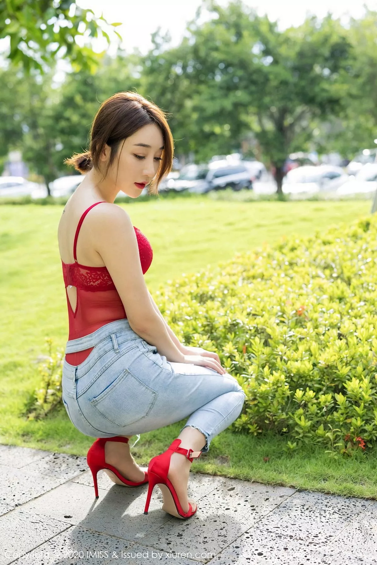 秀人集.com_[IMISS爱蜜社]Vol.523_嫩模九月生_心愿旅拍泳池性感泳衣+红色比基尼完美诱惑写真64P