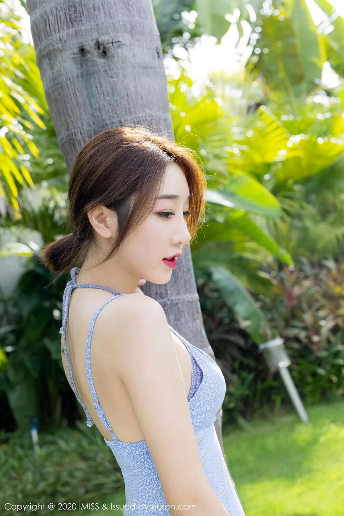 秀人集.com_[IMISS爱蜜社]Vol.523_嫩模九月生_心愿旅拍泳池性感泳衣+红色比基尼完美诱惑写真64P