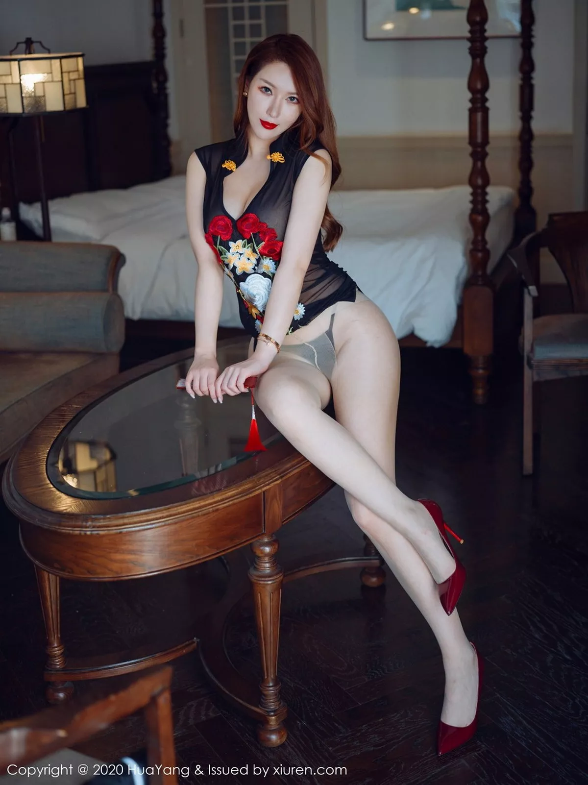 秀人集.com_[HuaYang花漾]Vol.333_女神Egg-尤妮丝杭州旅拍黑色精致薄透服饰秀丰满身材诱惑写真55P