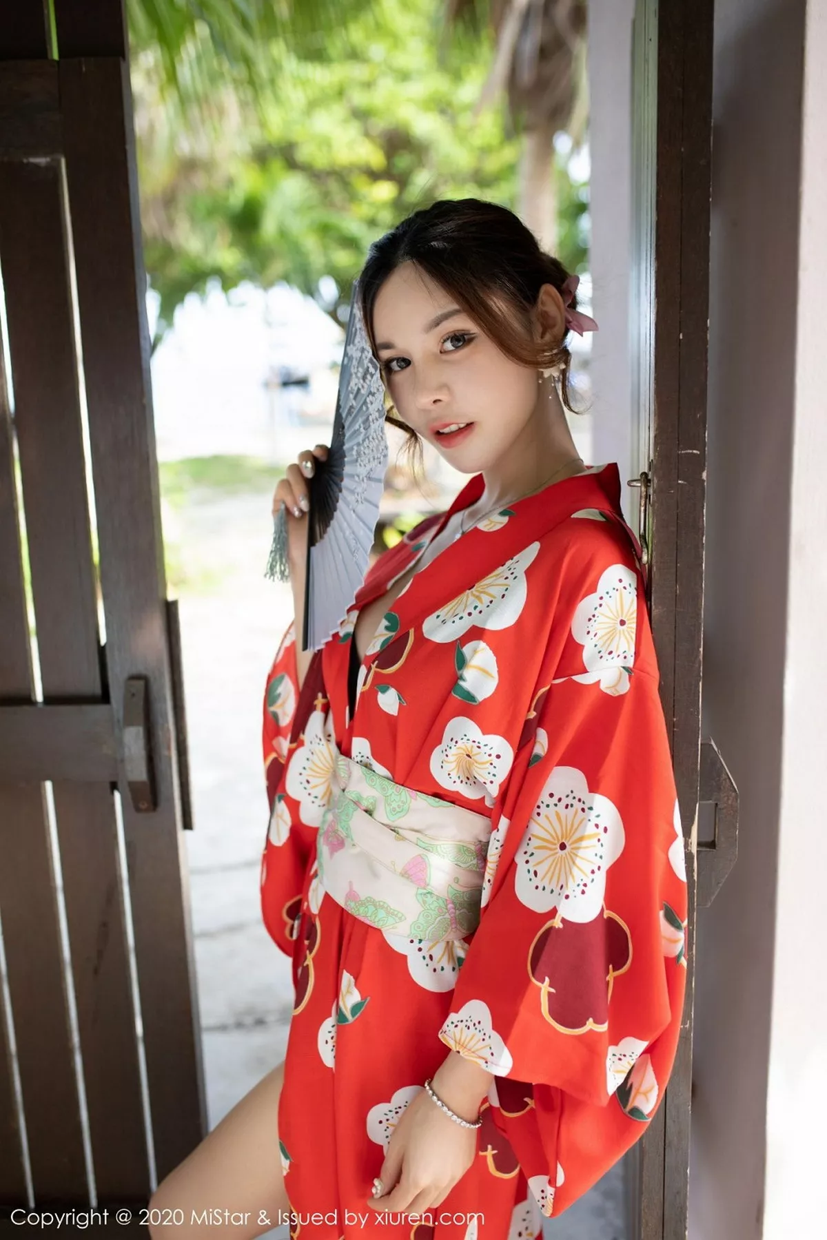 秀人集.com_[MiStar魅妍社]Vol.326_嫩模沈佳熹私房鲜艳红色和服半露酥胸白嫩美腿诱惑写真45P