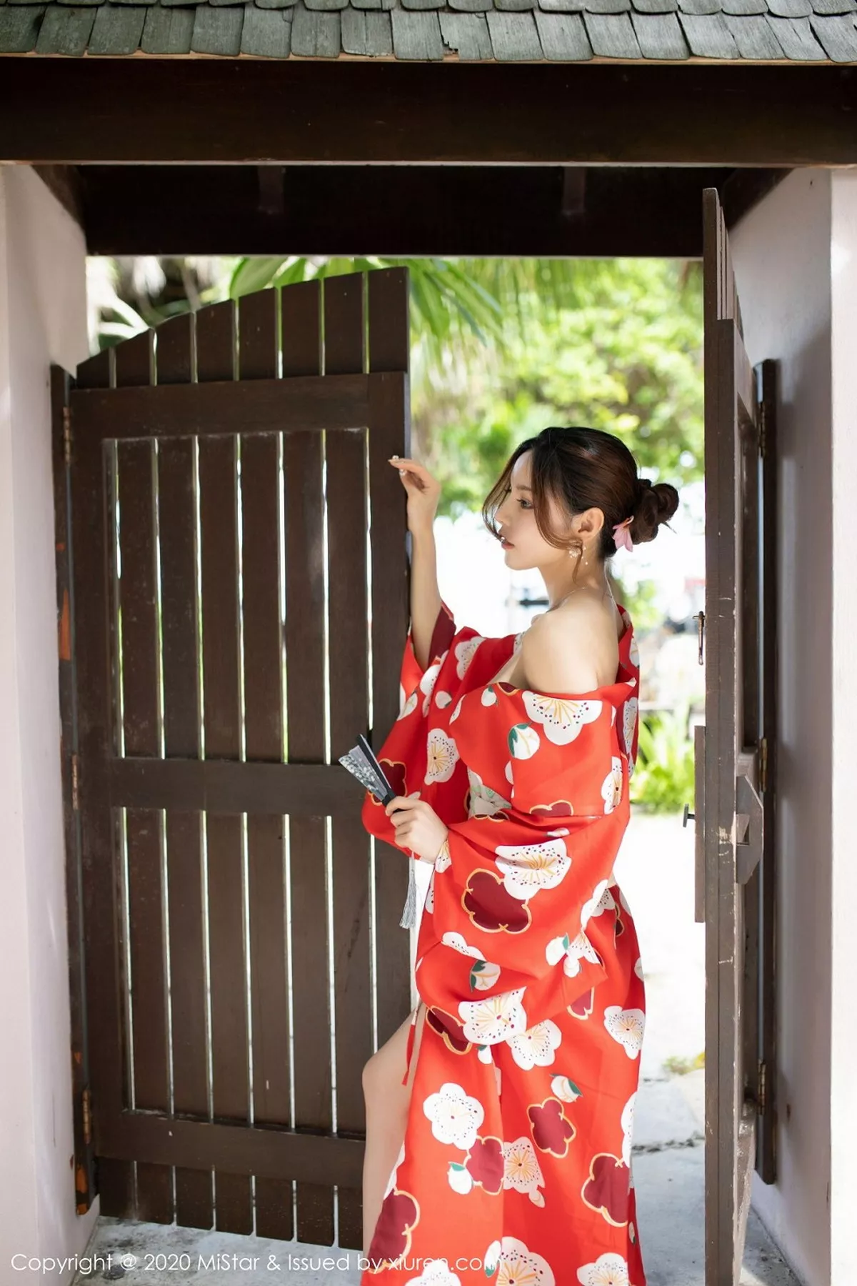 秀人集.com_[MiStar魅妍社]Vol.326_嫩模沈佳熹私房鲜艳红色和服半露酥胸白嫩美腿诱惑写真45P