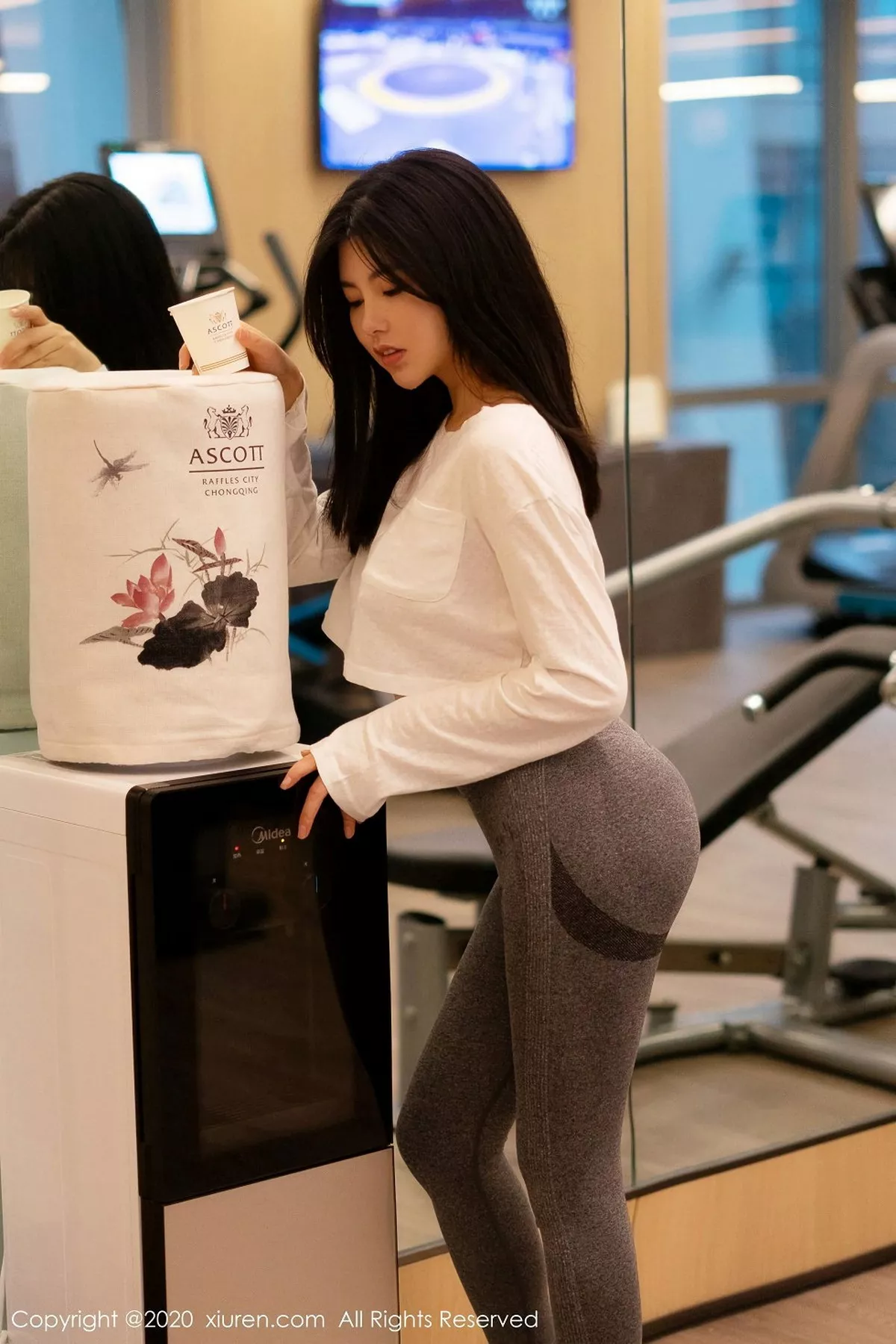 秀人集.com_[XiuRen秀人网]No.2863_女神娜露Selena健身房性感紧身衣秀凹凸身材丰乳肥臀诱惑写真50P