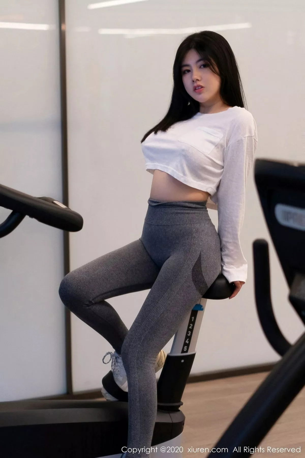 秀人集.com_[XiuRen秀人网]No.2863_女神娜露Selena健身房性感紧身衣秀凹凸身材丰乳肥臀诱惑写真50P