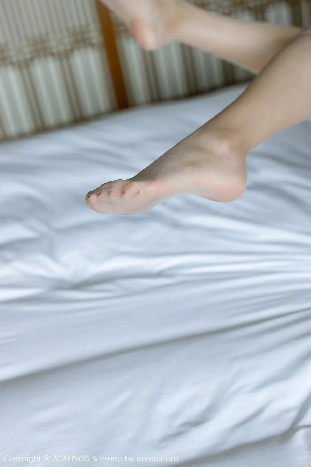 秀人集.com_[IMISS爱蜜社]Vol.534_嫩模杨紫嫣Cynthia私房床上撩古韵旗袍露肉丝裤袜诱惑写真64P