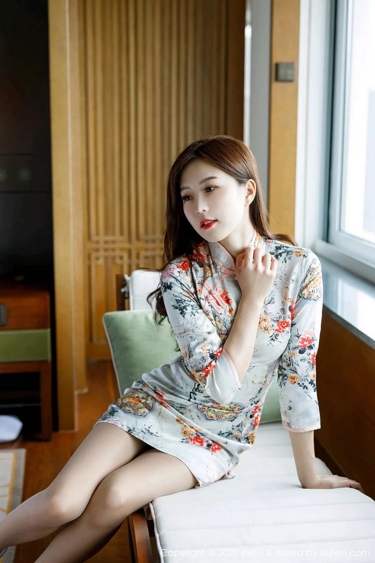 秀人集.com_[IMISS爱蜜社]Vol.534_嫩模杨紫嫣Cynthia私房床上撩古韵旗袍露肉丝裤袜诱惑写真64P