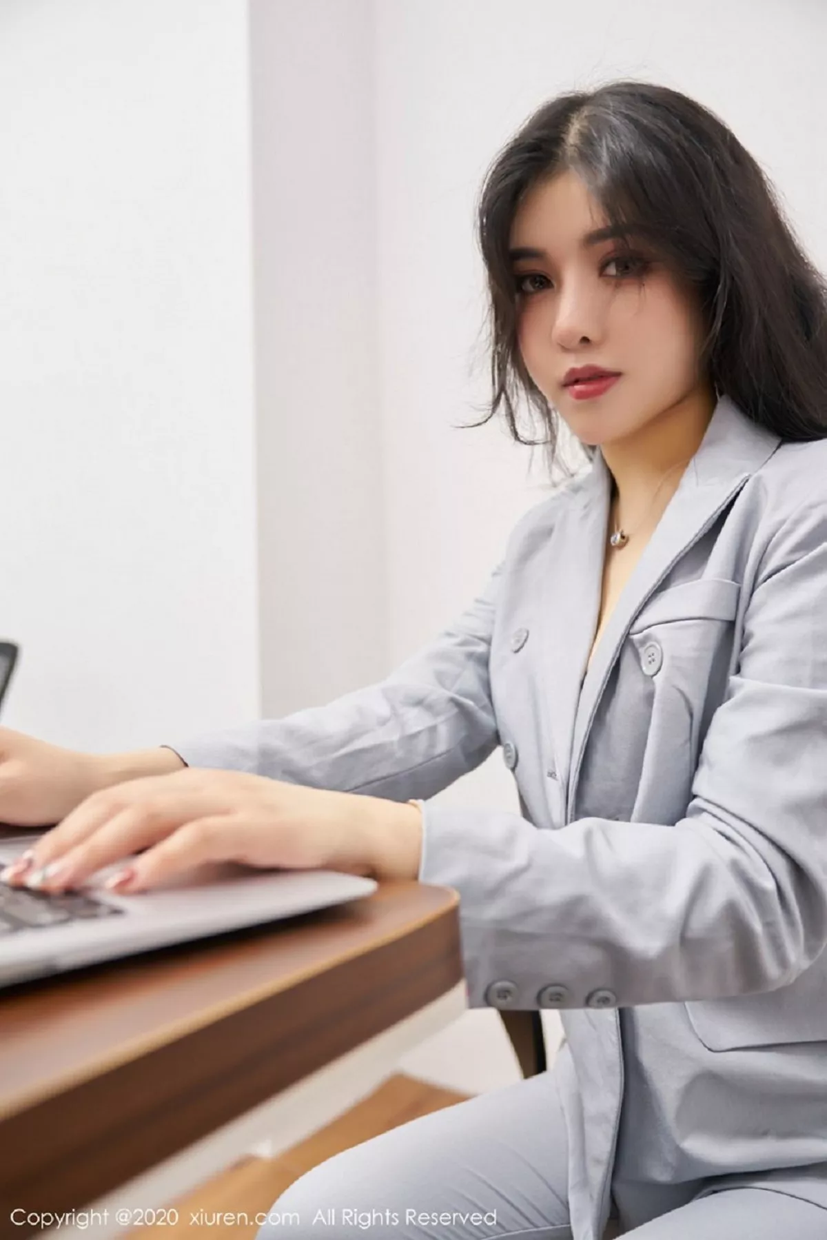 秀人集.com_[XiuRen秀人网]No.2878_嫩模韩静安经典职场职业装半脱露精致镂空内衣秀翘臀诱惑写真58P