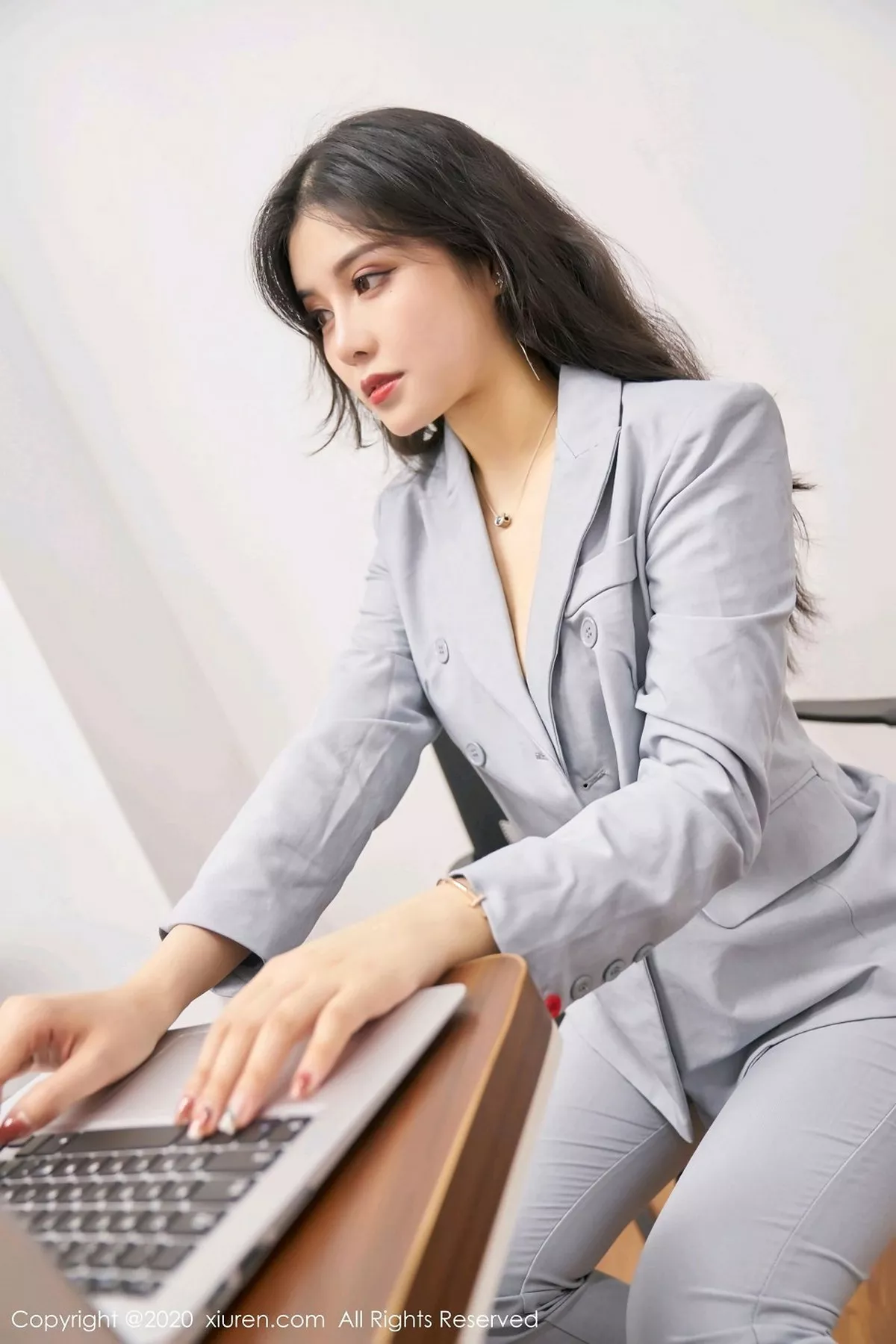 秀人集.com_[XiuRen秀人网]No.2878_嫩模韩静安经典职场职业装半脱露精致镂空内衣秀翘臀诱惑写真58P