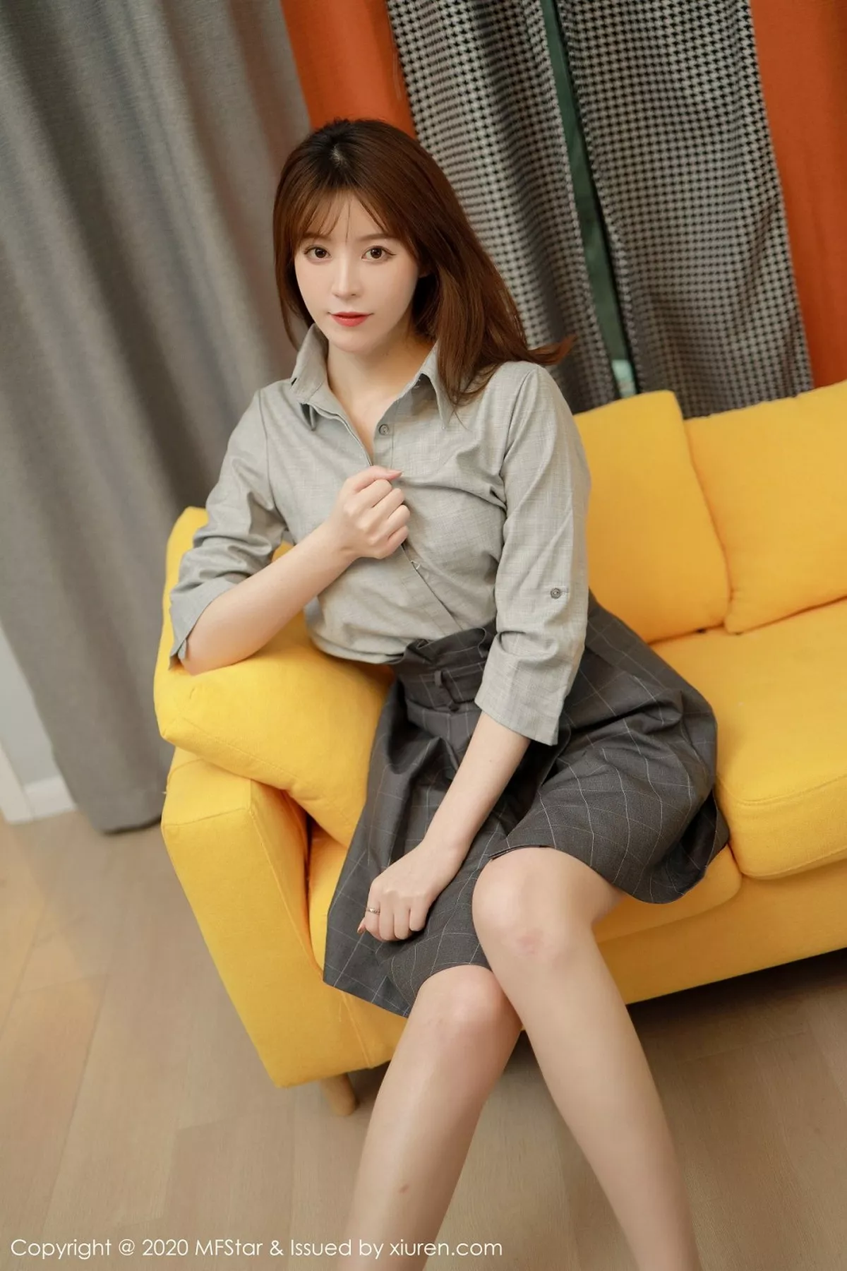 秀人集.com_[MFStar模范学院]Vol.424_嫩模Yoo优优四川旅拍灰色职场制服半脱露性感内衣诱惑写真60P