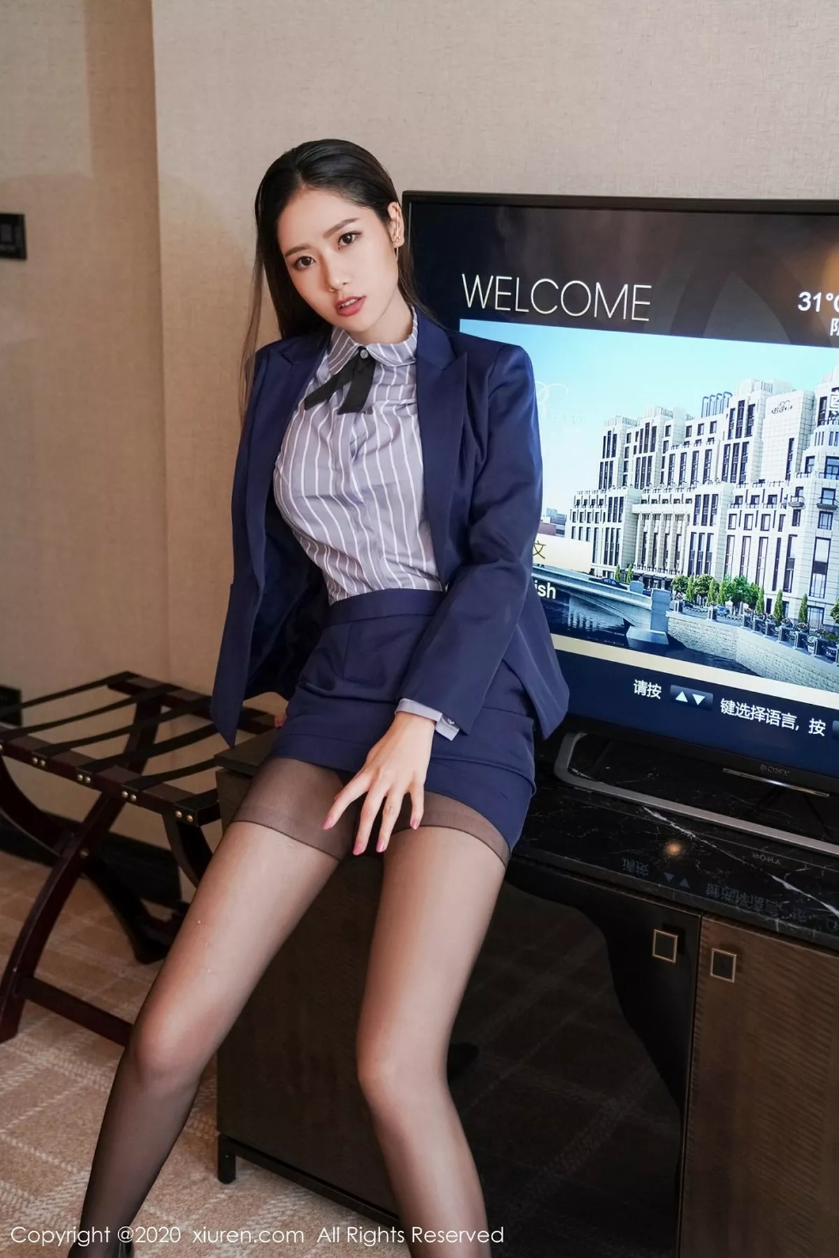 秀人集.com_[XiuRen秀人网]No.2784_嫩模方子萱职场秘书OL主题私房半脱露性感黑色内衣秀高挑身材写真81P