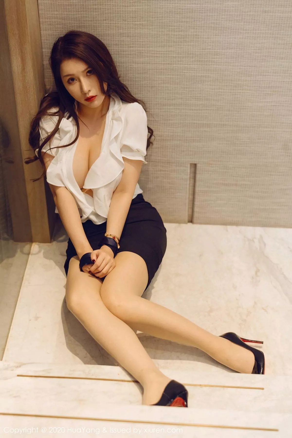 秀人集.com_[HuaYang花漾]Vol.322_女神Egg-尤妮丝西双版纳旅拍白衬衫OL主题开档肉丝裤袜诱惑写真60P