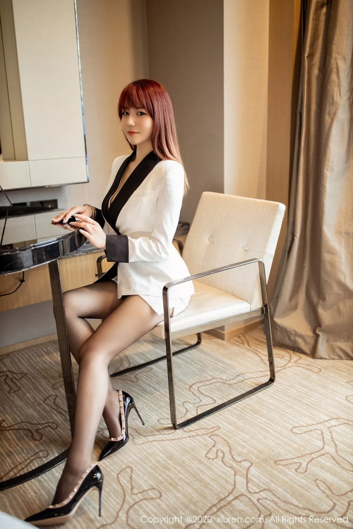 秀人集.com_[XiuRen秀人网]No.2792_嫩模Fairy如歌飒爽职场制服主题半脱露豪乳遮点极致诱惑写真35P