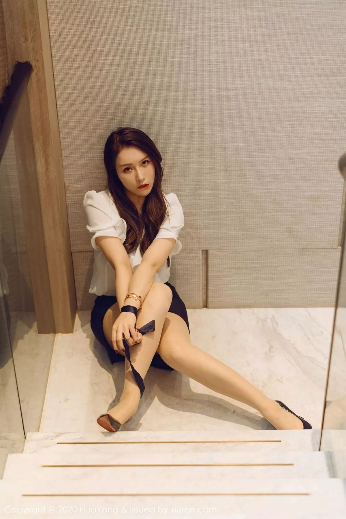 秀人集.com_[HuaYang花漾]Vol.322_女神Egg-尤妮丝西双版纳旅拍白衬衫OL主题开档肉丝裤袜诱惑写真60P