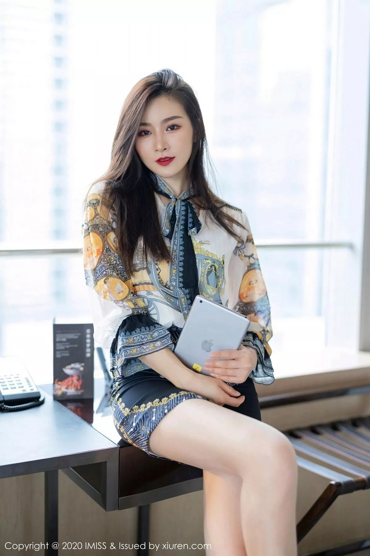 秀人集.com_[IMISS爱蜜社]Vol.525_气质美女Vanessa私房床上性感内衣秀完美身材迷人诱惑写真56P