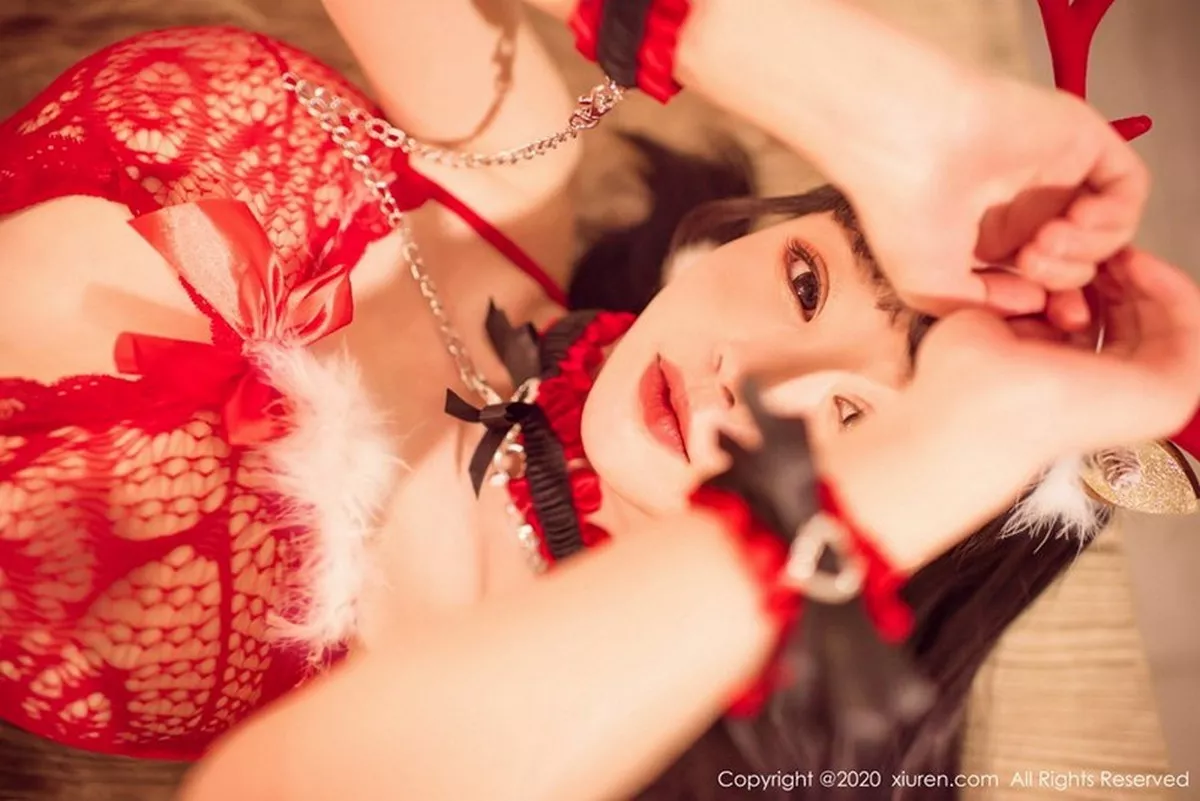 秀人集.com_[XiuRen秀人网]No.2940_女神朱可儿Flower圣诞主题开档连体红丝缕空秀火辣身材诱惑写真50P